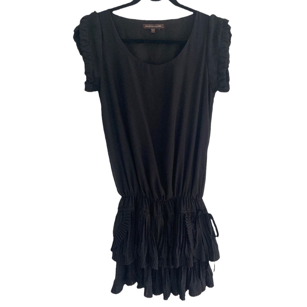 COLLECTIVE CLOTHING Women’s Black Pleated Tiered Dress. Size: S